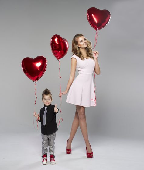 Holding the mother and son of a heart balloon HD picture free download Mother Son Valentine Pictures, Mom And Son Valentines Day Photos, Valentines Pics, Valentine Pictures, Photo Theme, Son Outfits, Valentine Photo Shoot, Valentine Picture, Mom And Son