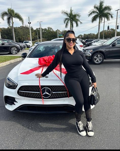 New Car Black Women, Rich Wife Lifestyle, Nice Cars For Women, Luxury Cars For Women, Best Cars For Teens, Car Outfit, Dream Cars Mercedes, Top Luxury Cars, Luxury Lifestyle Dreams