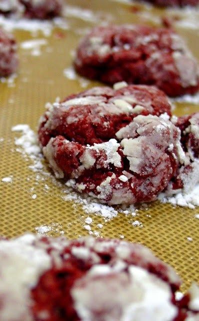 Soft Red Velvet Cream Cheese Crinkle Cookies Red Velvet Crinkle Cookies, Gooey Butter Cookies, Cookie Exchange Recipes, Velvet Cookies, Popular Cookies, Best Christmas Cookie Recipe, Red Velvet Cookies, Velvet Cream, Best Christmas Cookies