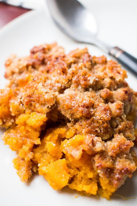 Sweet Potato Casserole Brown Sugar Sweet Potatoes, Best Sweet Potato Casserole, Sweet Potato Casserole Easy, Pecan Topping, Sweet Potato Recipes Casserole, Roasted Pecans, Baked Casserole, Crunchy Pecans, Pecan Recipes