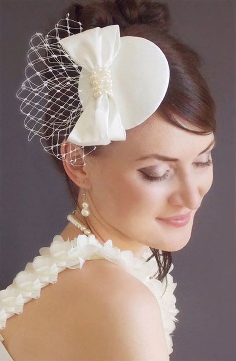 Vintage Birdcage Veils, Crinoline Fascinator, Diy Fascinator, Birdcage Veil Wedding, Bridal Mini, Veil Fascinator, Unusual Hats, Vintage Birdcage, Fascinator Hats Diy