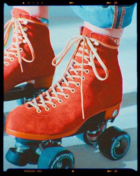 Retro Outfits Party, Red Roller Skates, 80s Aesthetic Retro, Aesthetic Retro Outfit, 1950s Aesthetic, 1960s Aesthetic, Vintage Americana Aesthetic, 1980s Aesthetic, 50s Aesthetic