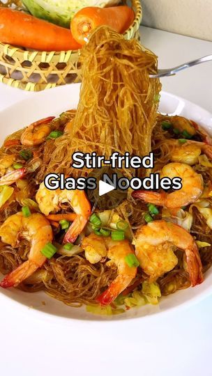 Prawn Sauce, Stir Fry Glass Noodles, Glass Noodles Recipe, Dark Soy Sauce, Garlic Prawns, Glass Noodles, Veggie Stir Fry, Ladles, Oyster Sauce