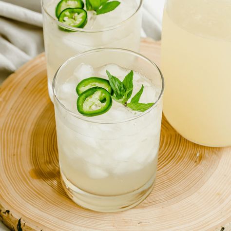 Jalapeno Lemonade Recipe, Jalapeno Lemonade, Fresh Lemonade Recipe, Homemade Lemonade Recipe, Orange Julius Recipe, Cold Drinks Recipes, Cold Brew Iced Tea, Camping Meal, Homemade Lemonade Recipes