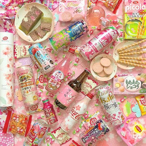 Oona McGee 🇯🇵🇦🇺🇮🇪 In Japan on Instagram: “All set for our hanami cherry blossom viewing picnic! So many sakura goods available in Japan this year 🌸 . . . . . . . #japan #sakura…” Japan Picnic, Hanami Picnic, Cherry Blossom Picnic, Cherry Palette, Japan Wedding, Spring Picnic, Japan Sakura, Asian Inspiration, Wedding Inspo