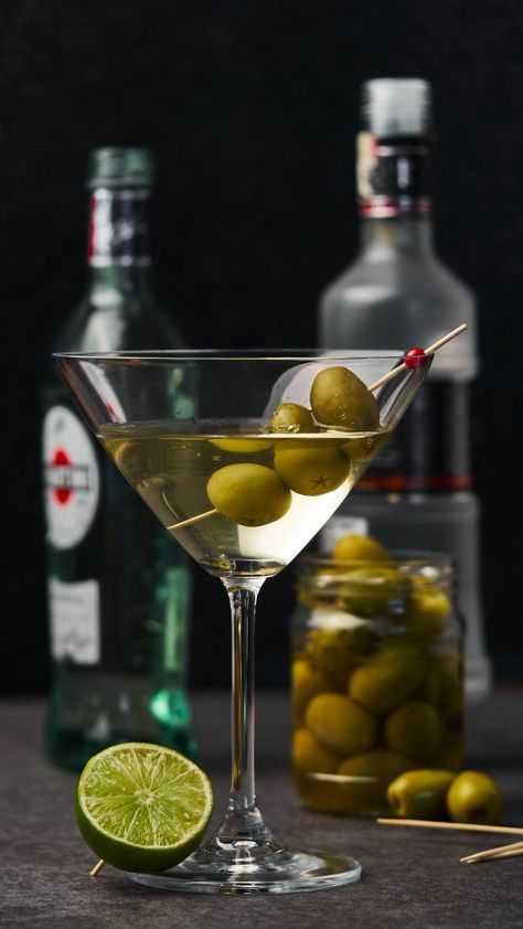 Dirty Martini Vodka, Dirty Martini Recipe, Gina Torres, Martinis Drinks, Sparkling Cocktail, Dry Martini, Vodka Shots, Vodka Martini, Sweet Cocktails