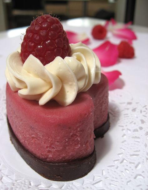 raspberry-cremeux-797x1024 Raspberry Desserts Easy, Rasberry Cheesecake, Raspberry Dessert, Chocolate Raspberry Cheesecake, Desert Ideas, Raspberry Desserts, Berry Recipes, Baked Cheesecake Recipe, Valentines Day Food