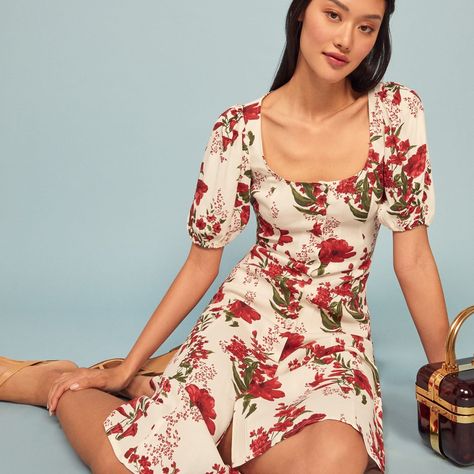 31 New Floral Dresses So Pretty, They'll Be Your Closet Staples For Spring 2020 Dress With Tshirt, Oversize Tshirt Outfits, Summer Midi Dress, White Summer Dress, Dress With Sleeves, Reformation Dress, Silky Dress, Dress Out, Reformation Dresses