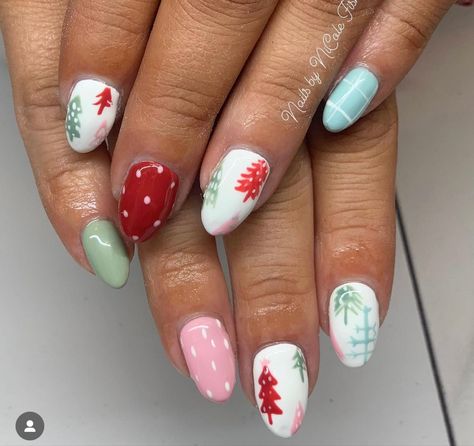 Christmas Boho Nails, Christmas Hawaii Nails, December Nail Ideas Almond, Beachy Christmas Nails, Hawaiian Christmas Nails, Christmas Nails Western, Christmas Cruise Nails, Beach Christmas Nails, Christmas Beach Nails