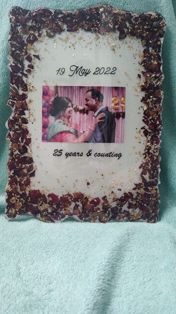 Irregular Rectangular frame : varmala preservation of 25th wedding anniversary 25th Anniversary Ideas For Parents, Varmala Preserve In Resin, 25th Anniversary Gifts For Parents, Varmala Preservation, 25th Anniversary Decorations, Bff Photography, 25th Anniversary Gifts, Anniversary Frame, Resin Earring