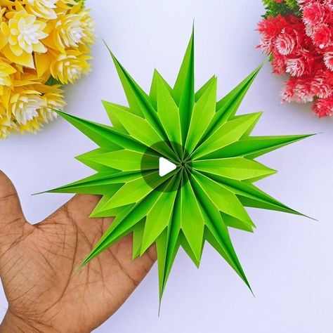 Origami Snowflake Easy, Paper Xmas Trees Craft Ideas, Christmas Paper Folding Crafts, Christmas Stars Crafts, Christmas Paper Decorations Diy, Xmas Paper Crafts, Diy Paper Stars Christmas, Paper Christmas Crafts For Kids, Christmas Homemade Decorations