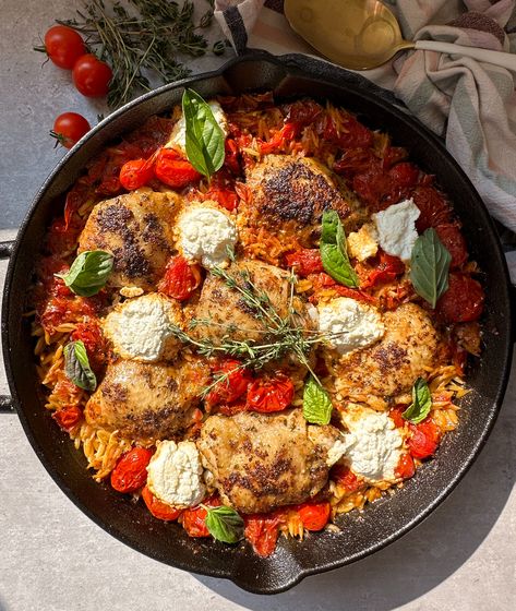 Chicken Thighs with Roasted Tomatoes, Orzo & Ricotta Tomato Cobbler, Skillet Chicken Thighs, Ricotta Recipes, Chicken Orzo, One Pan Chicken, One Pot Dinners, Chicken Spices, Skillet Chicken, White Meat