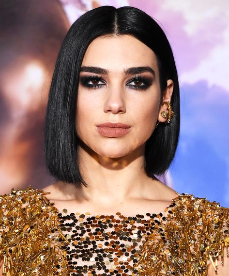 Dua Lipa Short Hair, Chef Boyfriend, Dua Lipa Hair, Dua Lipa Tattoo, Eyeliner Types, Dramatic Eyeliner, Eyeliner For Hooded Eyes, Bold Eyeliner, G Tattoo