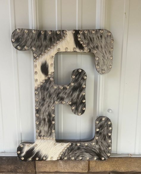 These beautiful cowhide letters will be a focal point in your home. Large 18 inch letters with real cowhide will look stunning no matter where in your home you decide to put them. A wide variety of hides are available. I take customs orders. Due to the variations in the cowhides each piece is unique. Available in & and all letters. Larger letter, names or brands can also be made. Wooden Letters Diy, Barnyard Decor, Initial Decor, Cowhide Decor, Western Living Room, Southwestern Wall Art, Western Crafts, Southern Decor, White Room Decor