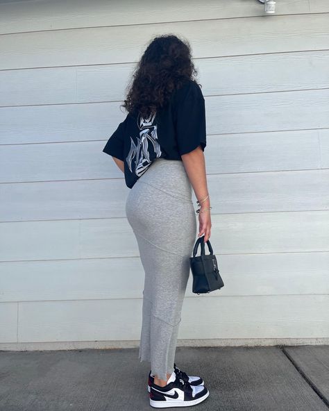 #jordans #ootd Modest Girly Outfits, Stylish Outfits Casual, Cute Professional Outfits, Modesty Outfits, Cute Modest Outfits, Flattering Outfits, Winter Fashion Outfits Casual, Stylish Work Attire, Modest Dresses Casual