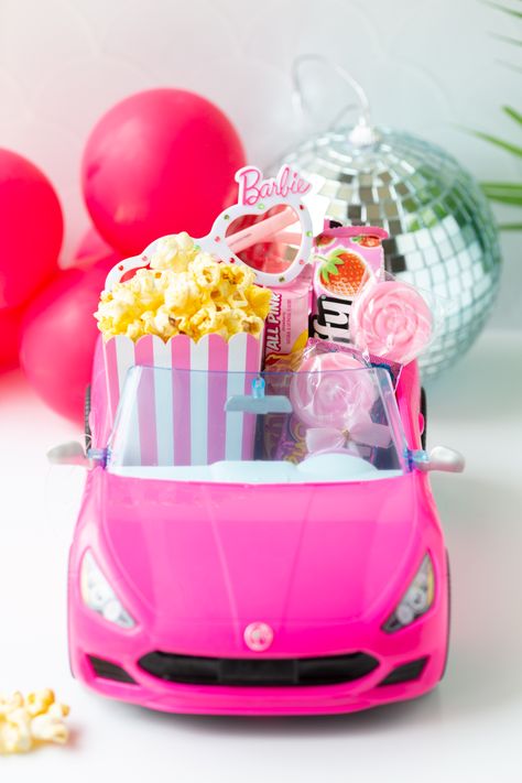 3 Unique Ways to Use a Barbie Car Barbie Car Centerpieces Ideas, Barbie Car Centerpiece, Barbie Gift Basket, Barbie Snacks, Barbie Gift Ideas, Barbie Centerpieces Ideas, Barbie Movie Night, Malibu Party, Barbie Centerpieces