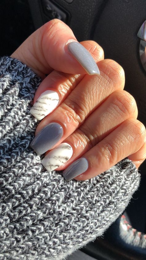 Marble grey winter nails Gray Square Nails, Winter Grey Nails, Blueish Grey Nails, Grey Winter Nails, Winter Birthday Nails, Winter Wedding Nails, Grey Nail Art, Grey Acrylic Nails, Grey Nail Designs