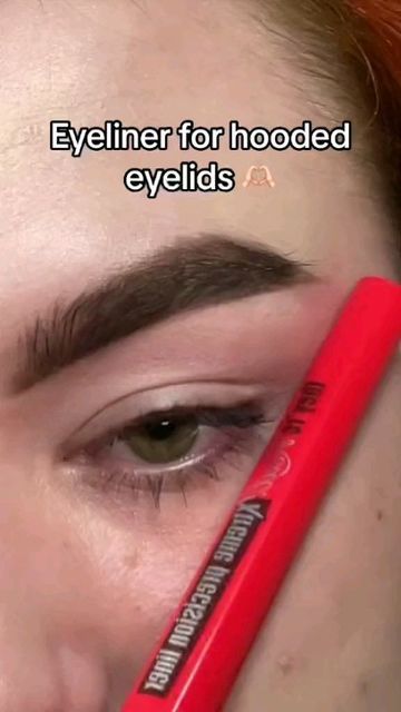 🦋𝐿𝑜𝐿𝑜🦋 on Instagram: "Eyeliner for hooded eyelids >>> i don't see them !!! 🦋@linda_malla 🦋 -------------------------------- Follow for more videos 🤍 #eyelinertips #makeup #eyelinertutorial#beauty #eyemakeuptutorial #reelmakeup #makeupviral #eyelooks" Eyeliner For Hooded Eyelids, Makeup For Hooded Eyelids, Hooded Eye Makeup Tutorial, Hooded Eyelids, Eyeliner For Hooded Eyes, How To Do Eyeliner, Winged Eyeliner Tutorial, Beginners Eye Makeup, Rave Makeup