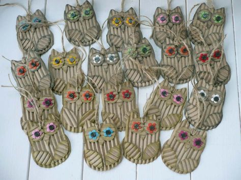 Owl Crafts Diy, Cardboard Owl, Metal Crafts Diy, Paper Recycle, Rustic Decorations, Metal Owl, Corrugated Card, Cardboard Box Crafts, Harry Potter Crafts