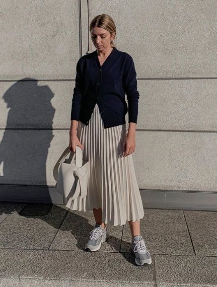 Rok Plisket, White Pleated Skirt, Rock Outfit, Modieuze Outfits, Mode Hijab, Mode Inspo, 가을 패션, Pleated Midi Skirt, Ladies Dress Design