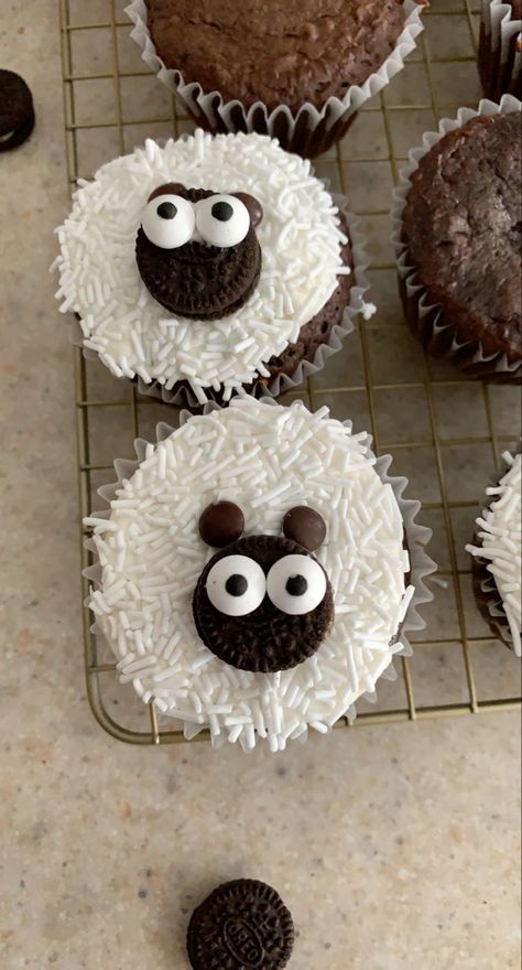 Sheep Themed Party, Sheep First Birthday Party, Sheep Party Ideas, Sheep Birthday Party, Lamb Cupcakes, Sheep Party, Sheep Cupcakes, Sheep Cake, Eid Celebrations