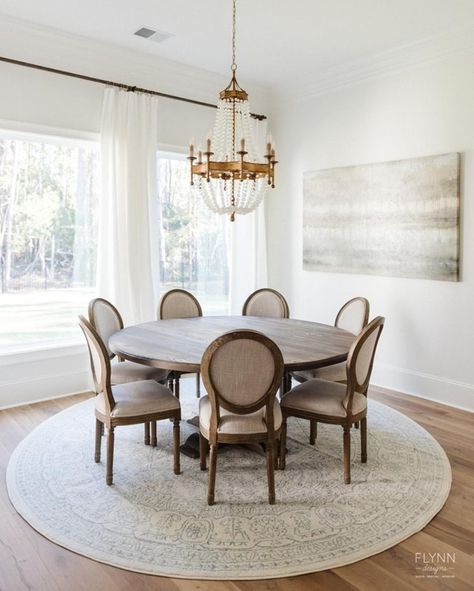 Regina Andrew Detroit on Instagram: “Our Frosted Crystal Bead Chandelier rounds out this light and airy dining space by interior designer @flynndesignsnola” Bead Chandelier, Breakfast Nooks, Inspo Instagram, Rustic Frames, Beaded Chandelier, Dining Room Bedroom, Dining Space, Brass Frame, Dining Rooms