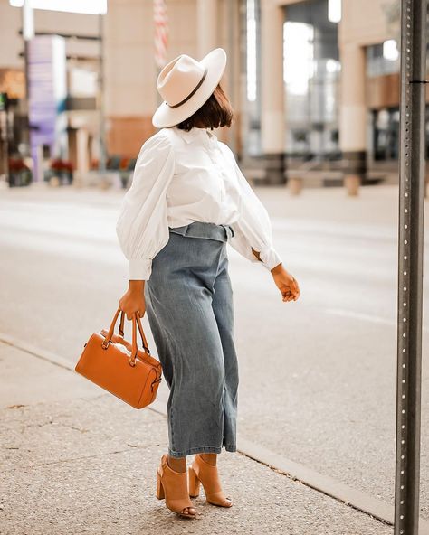 Red Fedora Hat Outfit, Fedora Hat Women Outfit, Flat Brim Hat Outfit, Brim Hat Outfit, Red Fedora Hat, Hat Styling, Fedora Outfit, Fedora Hat Outfits, Red Fedora