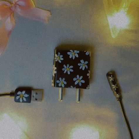 "Turning everyday essentials into art! 🌸✨ This hand-painted charger brings a pop of creativity to my tech. Who says functional can't be beautiful? 🎨⚡️ #ArtOnEverything #HandPainted #CreativeTech" Painting on random things DIY Diy Charger Art, Phone Charger Aesthetic, Painting On Random Things, Charger Art, Diy Chargers, Mobile Charger, Into Art, Be Beautiful, Everyday Essentials