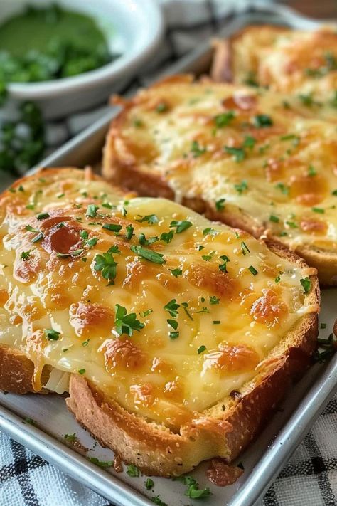 Cheesy Texas Toast Toast With Butter, Cheesy Texas Toast, Texas Garlic Toast Recipe, Texas Toast Grilled Cheese, Cheesy Texas Toast Garlic Bread, Garlic Bread Pizza Texas Toast, Garlic Monkey Bread, Cheese Toast Recipe, Slow Cooker Salisbury Steak