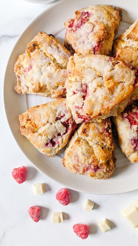 Raspberry White Chocolate Scones Sourdough, Blueberry White Chocolate Scones, Easy Morning Tea Ideas, Rasberry Scones, Scones Raspberry, Vanilla Scone, Raspberry Scones Recipe, Raspberry White Chocolate Scones, Chocolate Raspberry Scones