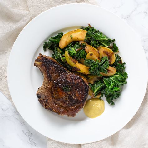 Mealime - Pan-Fried Pork Chops with Apple & Kale Sauté Pork Chop Apple, Pan Fried Pork Chops, Apple Pork Chops, Fried Pork Chops, Fried Pork, Pork Chop, 30 Minute Meals, Pork Chops, Nutritious Meals