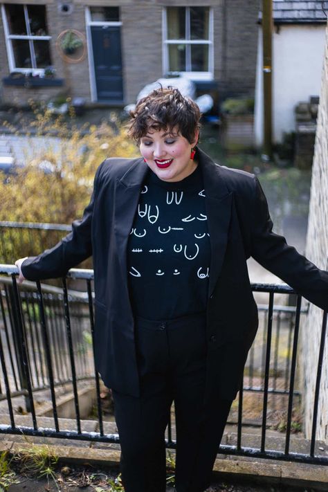 How To Nail Suiting If You're Plus Size Plus Size Androgynous Fashion, Plus Size Tomboy Fashion, Purple Two Piece, Women Suits Wedding, Fashion Jobs, Plus Size Suits, Plus Size Formal, Queer Fashion, Julius Caesar