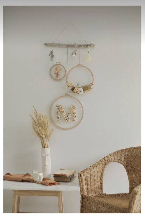 Shelves Design Ideas, Wooden Shelf Design, Stylish Room Decor, Gold Bedroom Decor, Shelves Design, Embroidery Hoop Wall Art, Wall Decor Boho, Flower Room, Rope Crafts Diy