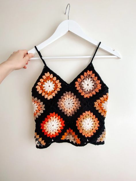 27 Free Crochet Top Patterns & Crochet Top Tutorial Carroway Crochet, Granny Square Haken, Tops For Summer, Crochet Top Outfit, Crochet Crop Top Pattern, Flowers Crochet, Mode Crochet, Your Crochet, Crochet Top Pattern