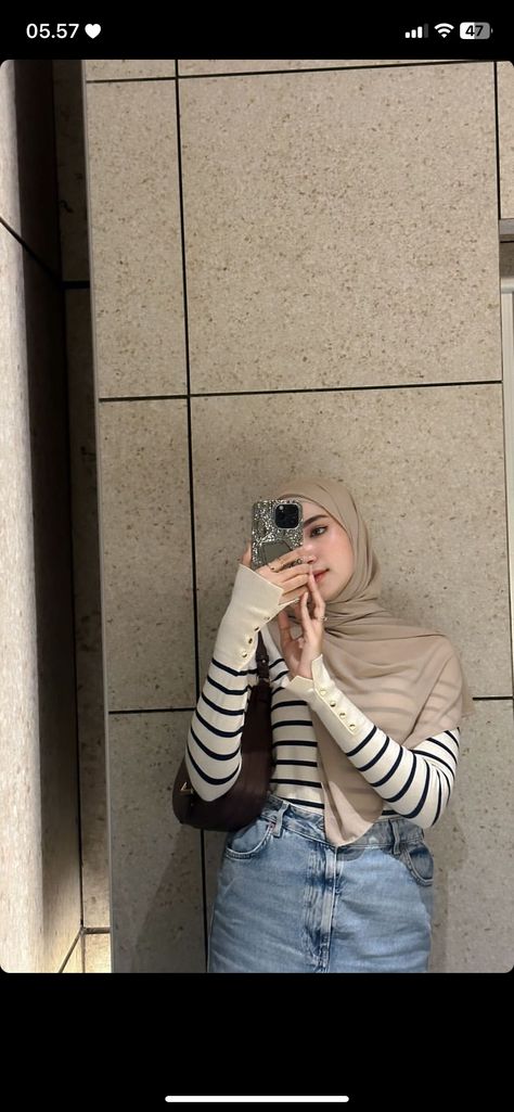 Casual Hijab Outfit Dresses, Outfit Kulot Jeans, Outfit Kulot, Ootd Hijab Casual Simple, Korean Hijab, Outfit Ngampus, Sweater Ootd, Ootd Hijab Style, Ootd Korean Style