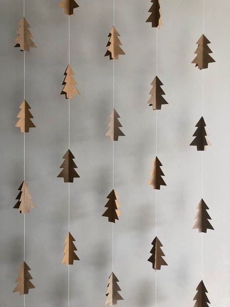 16 Easy DIY Christmas Wall Art » Lady Decluttered Diy Christmas Wall, Ideas Decoracion Navidad, Jul Diy, Paper Wall Decor, Winter Wedding Decorations, Inspired Interiors, Xmas Diy, Easy Christmas Diy, Christmas Wall Art