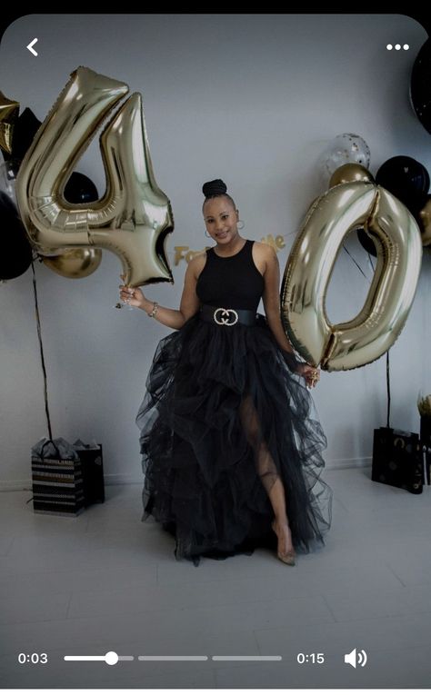 50th Birthday Shoot Ideas For Women, Turning 40 Photo Shoot Ideas, 40th Birthday Photo Shoot Ideas, Birthday Party Outfit Women, Birthday Poses, 40th Bday Ideas, Birthday Pic, Moms 50th Birthday, 46th Birthday