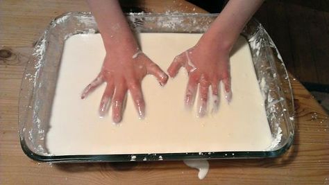 Cornflour Activity - This is an amazing activity with so many beneficial qualities.  It is quick, cheap and is easy to clear up.  A must for classrooms, in the home and outside. Sensory Activities With Flour, Cornflour Activities, Dancing Corn Experiment, Cornstarch Science Experiment, Conditioner And Cornstarch Playdough, Behavior Supports, Play Activity, Processing Disorder, Corn Flour