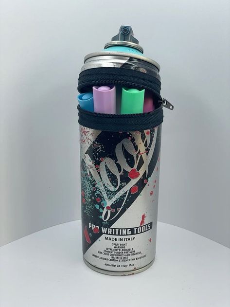 Vandals Graffiti, Graffiti Spray Can, Graffiti Furniture, Diy Graffiti, Spray Can Art, Art Shed, Graffiti Text, Graffiti Writing, Diy Sprays