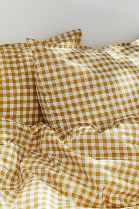 Patterned double/king size duvet cover set - Yellow/Gingham-checked - Home All | H&M 1 Gingham Bedding, Duvet Covers Yellow, Baby Gift Guide, Yellow Bedding, Twin Duvet Cover, King Size Duvet Covers, Double Duvet Covers, King Size Duvet, Double Duvet