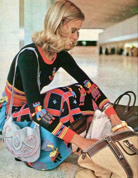 1970 Fashion, Patti Hansen, Fashion 1970s, White Mini Skirts, Happy Clothes, Lauren Hutton, Vintage Betsey Johnson, 70’s Fashion, Alley Cat