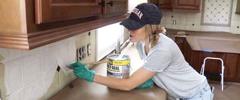 Hey, guys! Today’s video is a kitchen renovation on a budget. Using chalk paint, here is a really easy way to update your island and your tile!! I explain how to paint chalk tile the BEST way… Do It On A Dime, Painting Kitchen Tiles, Kitchen Degreaser, Paint Tile, Tile Painting, Chalk Paint Recipe, Garage Floor Paint, Painting Videos Tutorials, Using Chalk Paint