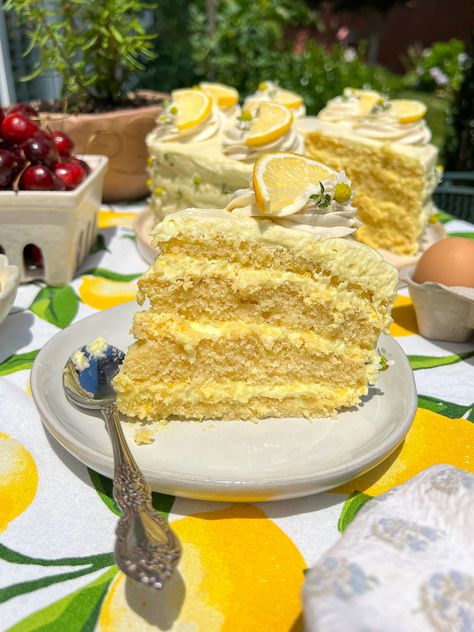 (One Bowl) Lemon Chantilly Cake Lemon Chantilly Cake, Lemon Cake Recipes, Summer Baking Recipes, Chocolate Olive Oil Cake, Chantilly Cake, Vanilla Cream Cheese, Vanilla Cream Cheese Frosting, Chocolate Fudge Frosting, Fudge Frosting