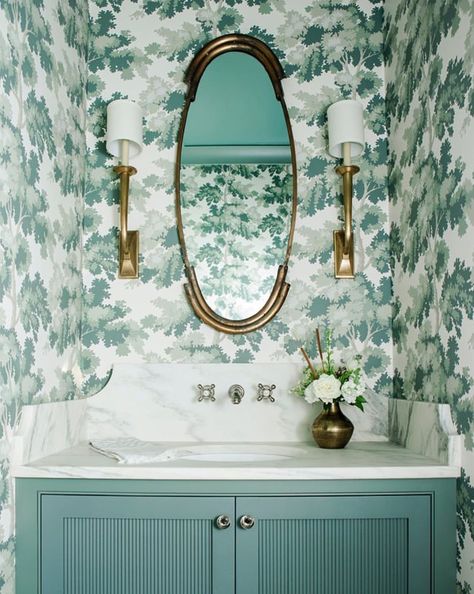 30+ Stunning Bathroom Wallpaper Ideas You'll Love - The Wonder Cottage Green Powder Room, Green Bathroom Colors, Midcentury Modern Bathroom, Wallpaper Powder Room, Vanity Inspiration, Powder Room Wallpaper, Feminine Home Offices, Powder Room Design, Botanical Wallpaper