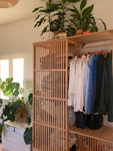 How To Store Clothes Without A Closet, Nordkisa Wardrobe, Japanese Storage Solutions, Stand Pameran, Closet Small Bedroom, Building A Container Home, Study Room Decor, Condo Living, Boho Room