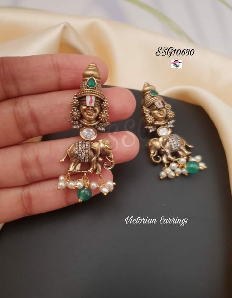 Order whatsapp 7680871433 Temple Jewellery Earrings, Bridal Jewellery Inspiration, Victorian Earrings, Diamond Earrings Design, Gold Necklace Indian, Gold Necklace Indian Bridal Jewelry, Earrings Indian, Gold Bride Jewelry, Gold Bangles Design