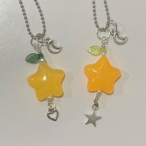 Star Necklaces, Colour Combo, Jewelry Accessories Ideas, Funky Jewelry, Cute Keychain, I Did It, Jewelry Inspo, Phone Charm, Pretty Jewellery