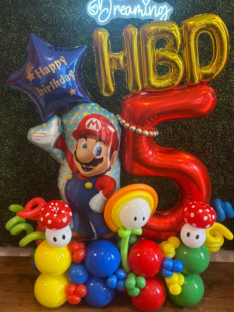 Super Mario Balloon Bouquet, Mario Balloon Bouquet, Super Mario Bros Balloon Garland, Super Mario Balloons, Mario Bros Birthday Party Ideas, Mario Birthday Cake, Super Mario Bros Birthday Party, Mario Bros Birthday, 5th Birthday Party