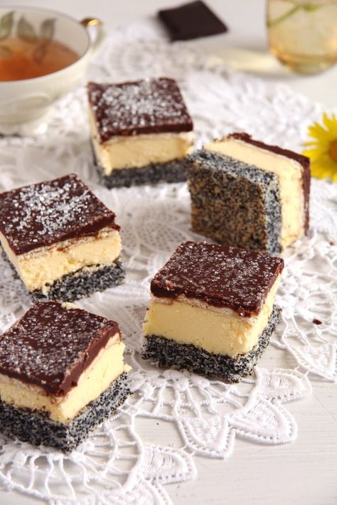 Vanilla Poppy Seed Cake with Chocolate Glaze – Romanian Tosca Cake Poppy Seed Dessert, Poppy Seed Recipes, Poppy Cake, Romanian Desserts, Homemade Custard, Seed Cake, Poppy Seed Cake, Gluten Free Cake, Romanian Food