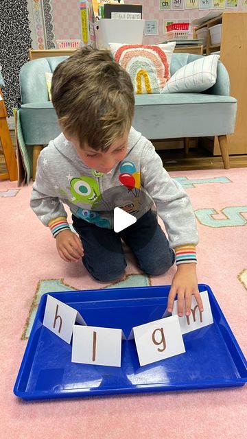 Sharyn Kish on Instagram: "Here is a quick and low prep way to do a phoneme ➡️ grapheme check during your skill groups. I also used the letter cards for lower case recognition with a different group. I used index cards but you can use card stock, too.  Tomorrow I will repeat this but have my students write the letters/sounds on their white boards during #intervention and #enrichment time.

#kinder #kindergarten #kindergartenactivities #prek #phonics #firstgrade #secondgrade #teacher #homeschool #preschoolactivities #teachersfollowteachers #teacherspayteachers #teachersofinstagram #foryou #foryoupage #explore #explorepage #recommended #teacherhacks" Prek Phonics, Letter Sound Activities, White Boards, Preschool Class, Kindergarten Class, Lower Case, Index Cards, Letter Recognition, Letter Sounds